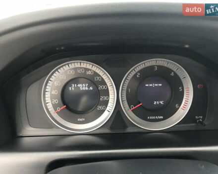 Серый Вольво ХС60, объемом двигателя 2 л и пробегом 315 тыс. км за 13000 $, фото 8 на Automoto.ua