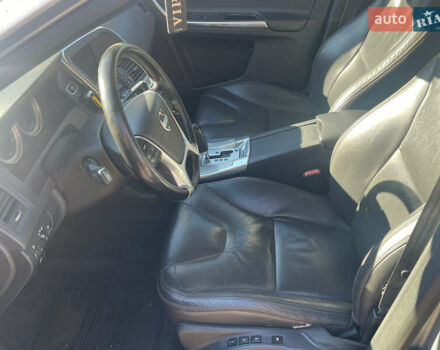 Серый Вольво ХС60, объемом двигателя 2.4 л и пробегом 310 тыс. км за 13500 $, фото 2 на Automoto.ua