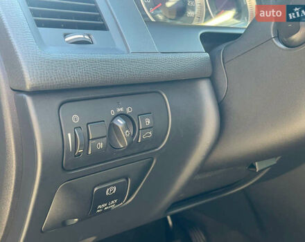 Серый Вольво ХС60, объемом двигателя 2.4 л и пробегом 310 тыс. км за 13500 $, фото 4 на Automoto.ua