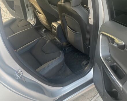 Сірий Вольво ХС60, об'ємом двигуна 2.5 л та пробігом 270 тис. км за 17409 $, фото 6 на Automoto.ua