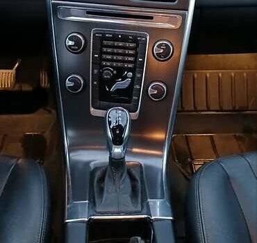 Сірий Вольво ХС60, об'ємом двигуна 2 л та пробігом 244 тис. км за 14200 $, фото 15 на Automoto.ua