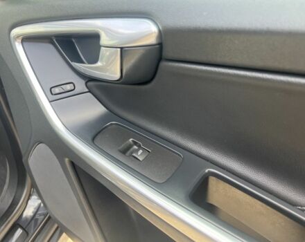 Серый Вольво ХС60, объемом двигателя 2.4 л и пробегом 306 тыс. км за 15300 $, фото 18 на Automoto.ua