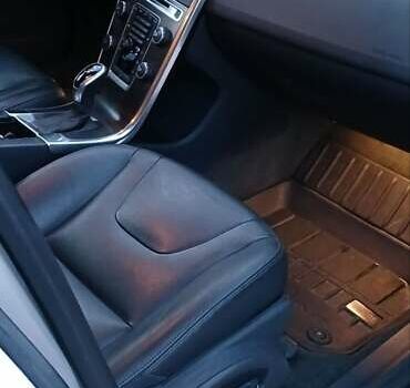 Сірий Вольво ХС60, об'ємом двигуна 2 л та пробігом 244 тис. км за 14200 $, фото 7 на Automoto.ua