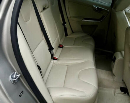 Вольво ХС60 2015 в Луцке на Automoto.ua Серый Вольво ХС60, объемом двигателя 2 л и пробегом 238 тыс. км за 15290 $, фото 39 на Automoto.ua