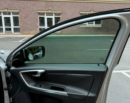 Сірий Вольво ХС60, об'ємом двигуна 1.97 л та пробігом 77 тис. км за 16700 $, фото 13 на Automoto.ua