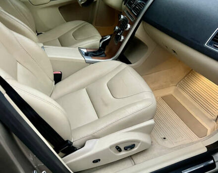 Вольво ХС60 2015 в Луцке на Automoto.ua Серый Вольво ХС60, объемом двигателя 2 л и пробегом 238 тыс. км за 15290 $, фото 41 на Automoto.ua