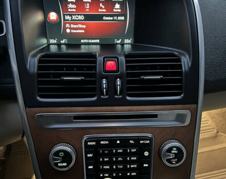 Вольво ХС60 2015 в Луцке на Automoto.ua Серый Вольво ХС60, объемом двигателя 2 л и пробегом 238 тыс. км за 15290 $, фото 44 на Automoto.ua