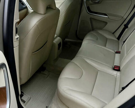 Вольво ХС60 2015 в Луцке на Automoto.ua Серый Вольво ХС60, объемом двигателя 2 л и пробегом 238 тыс. км за 15290 $, фото 28 на Automoto.ua