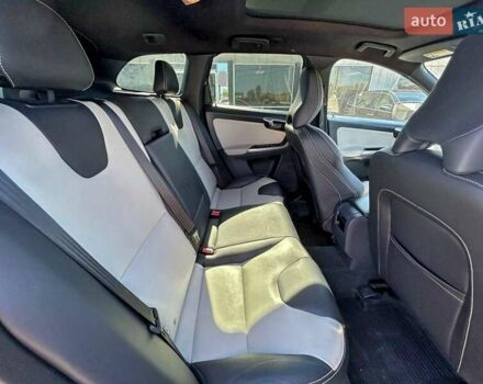 Серый Вольво ХС60, объемом двигателя 2 л и пробегом 165 тыс. км за 2900 $, фото 5 на Automoto.ua