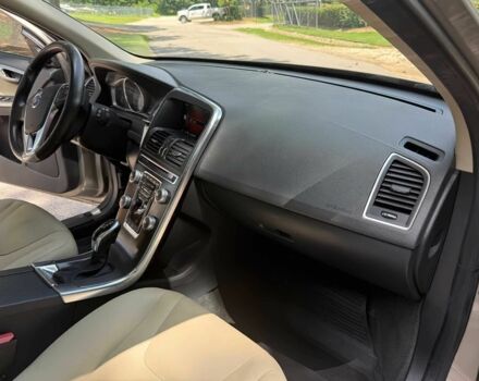 Серый Вольво ХС60, объемом двигателя 2 л и пробегом 75 тыс. км за 4000 $, фото 9 на Automoto.ua