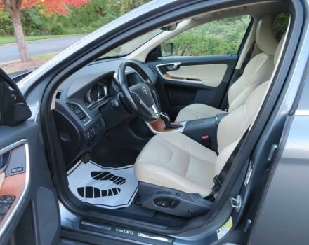 Серый Вольво ХС60, объемом двигателя 2 л и пробегом 57 тыс. км за 3600 $, фото 10 на Automoto.ua