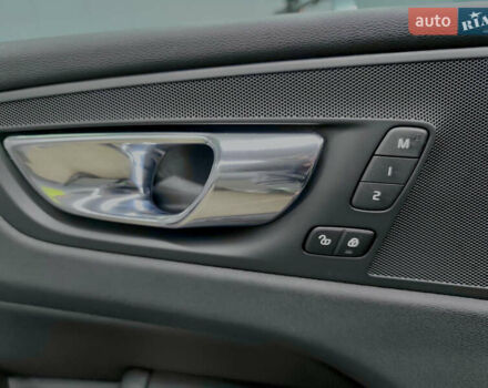 Серый Вольво ХС60, объемом двигателя 1.97 л и пробегом 201 тыс. км за 22500 $, фото 11 на Automoto.ua