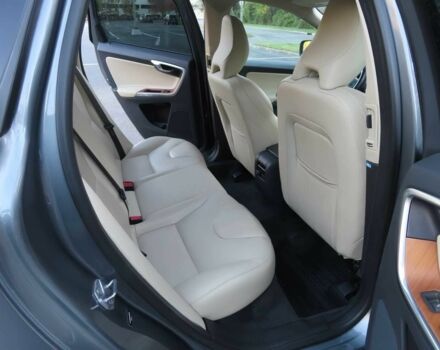 Серый Вольво ХС60, объемом двигателя 2 л и пробегом 57 тыс. км за 3600 $, фото 12 на Automoto.ua