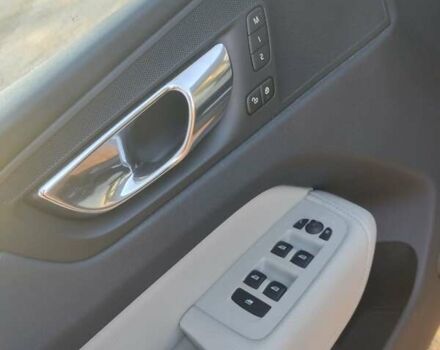 Сірий Вольво ХС60, об'ємом двигуна 2 л та пробігом 235 тис. км за 28500 $, фото 13 на Automoto.ua