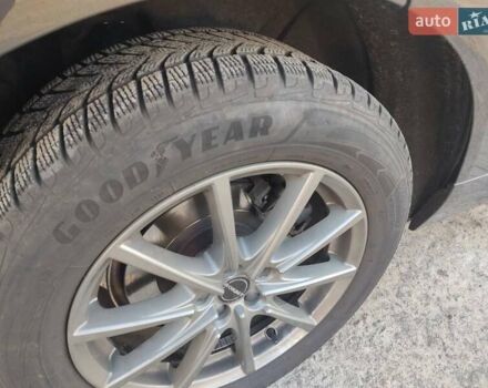 Сірий Вольво ХС60, об'ємом двигуна 2 л та пробігом 235 тис. км за 28500 $, фото 3 на Automoto.ua