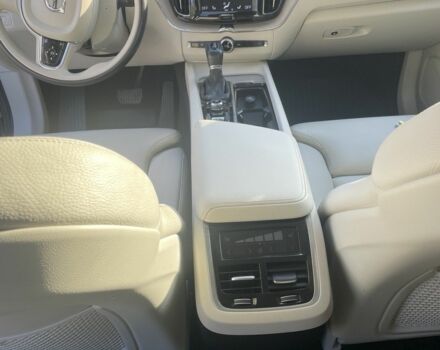 Сірий Вольво ХС60, об'ємом двигуна 2 л та пробігом 45 тис. км за 31000 $, фото 3 на Automoto.ua