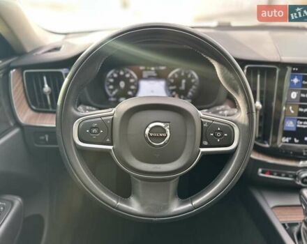 Вольво ХС60 2021 в Луцке на Automoto.ua Серый Вольво ХС60, объемом двигателя 2 л и пробегом 63 тыс. км за 28000 $, фото 18 на Automoto.ua