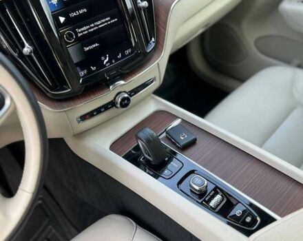 Серый Вольво ХС60, объемом двигателя 1.97 л и пробегом 76 тыс. км за 39500 $, фото 4 на Automoto.ua