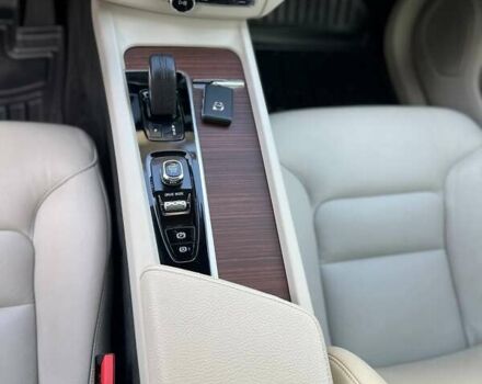 Серый Вольво ХС60, объемом двигателя 1.97 л и пробегом 76 тыс. км за 39500 $, фото 2 на Automoto.ua