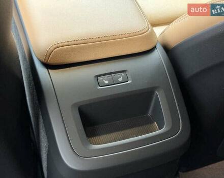 Вольво ХС60 2022 в Киеве на Automoto.ua Серый Вольво ХС60, объемом двигателя 2 л и пробегом 34 тыс. км за 49000 $, фото 32 на Automoto.ua