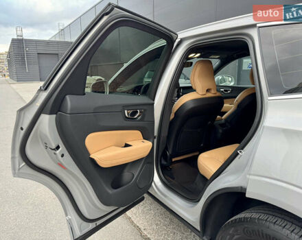 Вольво ХС60 2022 в Киеве на Automoto.ua Серый Вольво ХС60, объемом двигателя 2 л и пробегом 34 тыс. км за 49000 $, фото 25 на Automoto.ua