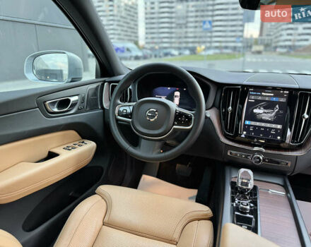 Вольво ХС60 2022 в Киеве на Automoto.ua Серый Вольво ХС60, объемом двигателя 2 л и пробегом 34 тыс. км за 49000 $, фото 40 на Automoto.ua