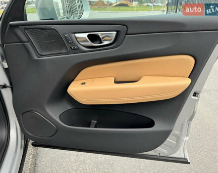 Вольво ХС60 2022 в Киеве на Automoto.ua Серый Вольво ХС60, объемом двигателя 2 л и пробегом 34 тыс. км за 49000 $, фото 33 на Automoto.ua