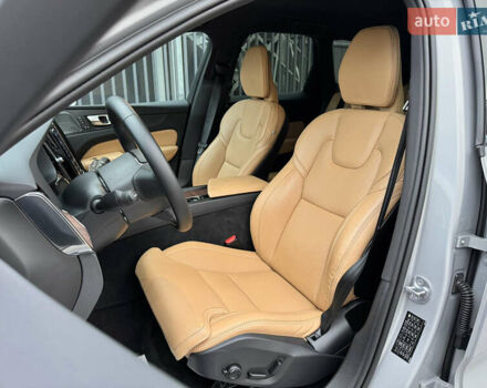 Вольво ХС60 2022 в Киеве на Automoto.ua Серый Вольво ХС60, объемом двигателя 2 л и пробегом 34 тыс. км за 49000 $, фото 23 на Automoto.ua