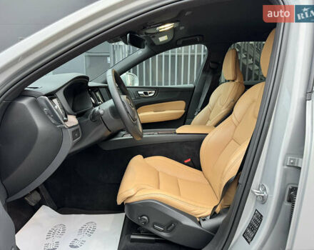 Вольво ХС60 2022 в Киеве на Automoto.ua Серый Вольво ХС60, объемом двигателя 2 л и пробегом 34 тыс. км за 49000 $, фото 17 на Automoto.ua