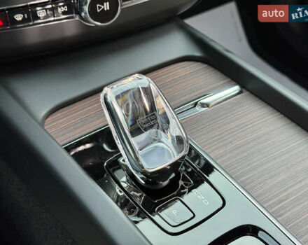 Вольво ХС60 2022 в Киеве на Automoto.ua Серый Вольво ХС60, объемом двигателя 2 л и пробегом 34 тыс. км за 49000 $, фото 44 на Automoto.ua