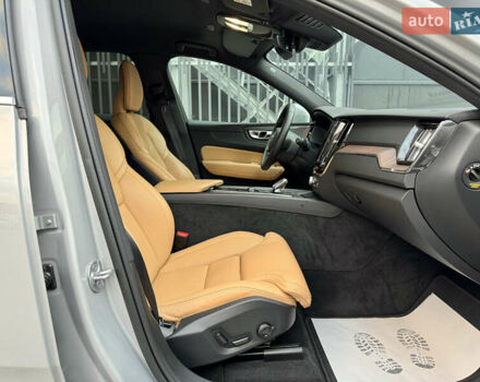 Вольво ХС60 2022 в Киеве на Automoto.ua Серый Вольво ХС60, объемом двигателя 2 л и пробегом 34 тыс. км за 49000 $, фото 35 на Automoto.ua