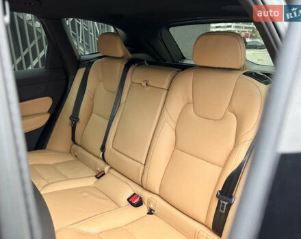 Вольво ХС60 2022 в Киеве на Automoto.ua Серый Вольво ХС60, объемом двигателя 2 л и пробегом 34 тыс. км за 49000 $, фото 3 на Automoto.ua