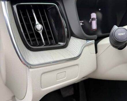 Серый Вольво ХС60, объемом двигателя 1.97 л и пробегом 28 тыс. км за 57000 $, фото 37 на Automoto.ua