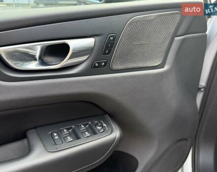 Вольво ХС60 2023 в Самборе на Automoto.ua Серый Вольво ХС60, объемом двигателя 2 л и пробегом 36 тыс. км за 52750 $, фото 35 на Automoto.ua