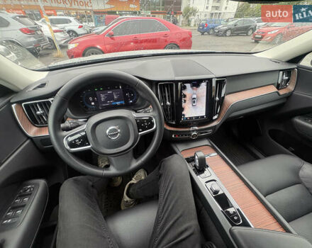 Серый Вольво ХС60, объемом двигателя 1.97 л и пробегом 20 тыс. км за 42900 $, фото 2 на Automoto.ua