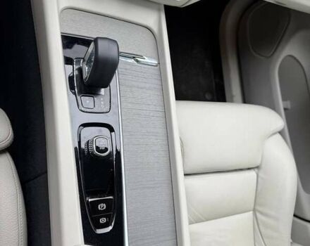 Серый Вольво ХС60, объемом двигателя 1.97 л и пробегом 28 тыс. км за 57000 $, фото 40 на Automoto.ua