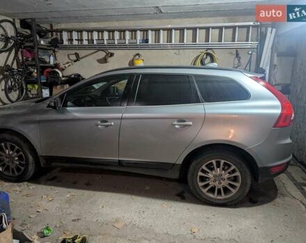 Серый Вольво ХС60, объемом двигателя 2.4 л и пробегом 230 тыс. км за 11000 $, фото 1 на Automoto.ua