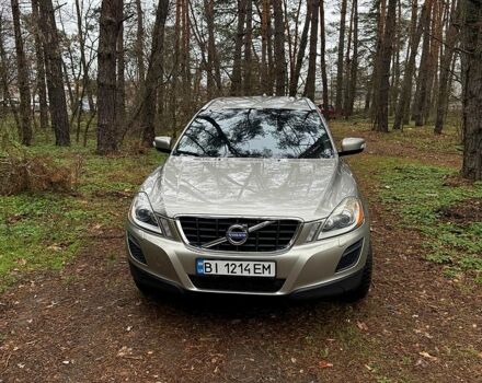 Серый Вольво ХС60, объемом двигателя 2.4 л и пробегом 290 тыс. км за 15000 $, фото 1 на Automoto.ua