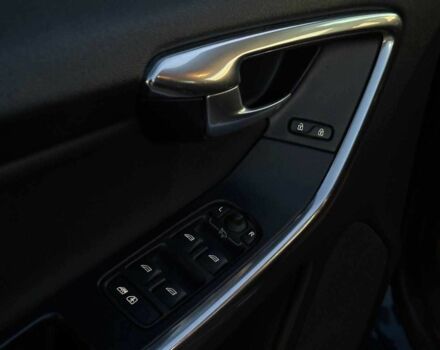 Синий Вольво ХС60, объемом двигателя 2.4 л и пробегом 304 тыс. км за 13786 $, фото 12 на Automoto.ua