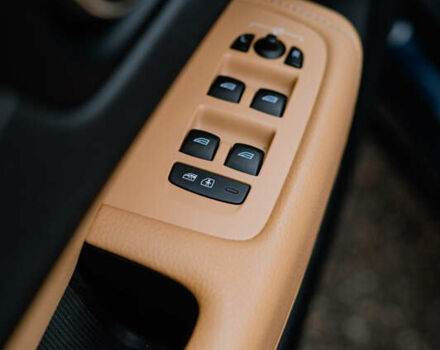 Синий Вольво ХС60, объемом двигателя 1.97 л и пробегом 64 тыс. км за 39000 $, фото 5 на Automoto.ua