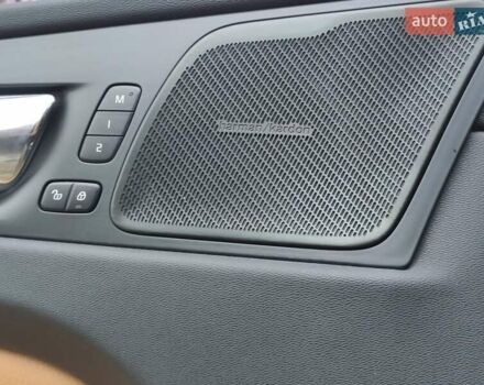 Синий Вольво ХС60, объемом двигателя 1.97 л и пробегом 77 тыс. км за 31900 $, фото 2 на Automoto.ua