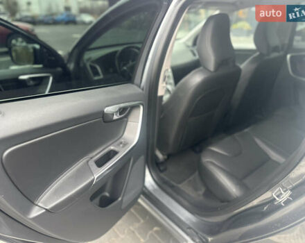 Зелений Вольво ХС60, об'ємом двигуна 2 л та пробігом 228 тис. км за 13999 $, фото 9 на Automoto.ua