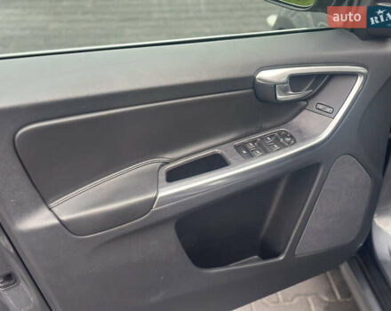 Зелений Вольво ХС60, об'ємом двигуна 2 л та пробігом 228 тис. км за 13999 $, фото 5 на Automoto.ua