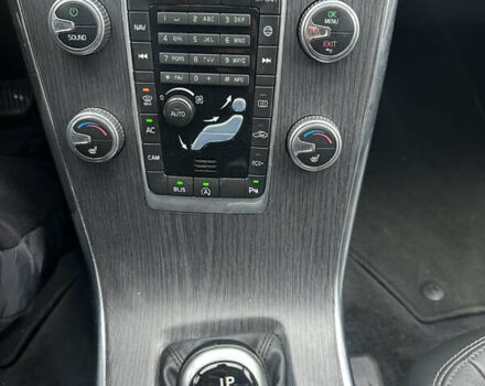 Зелений Вольво ХС60, об'ємом двигуна 2 л та пробігом 228 тис. км за 13999 $, фото 12 на Automoto.ua