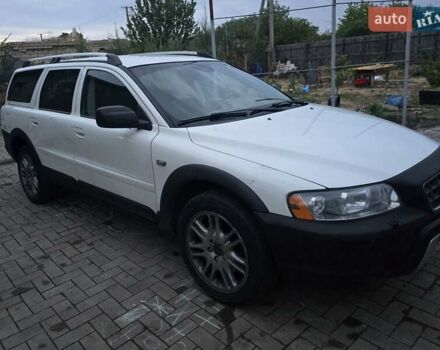 Белый Вольво ХС70, объемом двигателя 2.4 л и пробегом 345 тыс. км за 8000 $, фото 4 на Automoto.ua