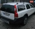 Белый Вольво ХС70, объемом двигателя 2.4 л и пробегом 345 тыс. км за 8000 $, фото 1 на Automoto.ua