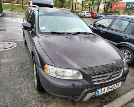 Вольво ХС70 2006 у Києві на Automoto.ua Червоний Вольво ХС70, об'ємом двигуна 2.52 л та пробігом 270 тис. км за 6000 $, фото 1 на Automoto.ua