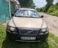 Серый Вольво ХС70, объемом двигателя 2.4 л и пробегом 548 тыс. км за 3489 $, фото 1 на Automoto.ua