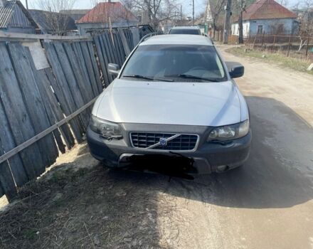 Серый Вольво ХС70, объемом двигателя 2.4 л и пробегом 200 тыс. км за 4800 $, фото 2 на Automoto.ua