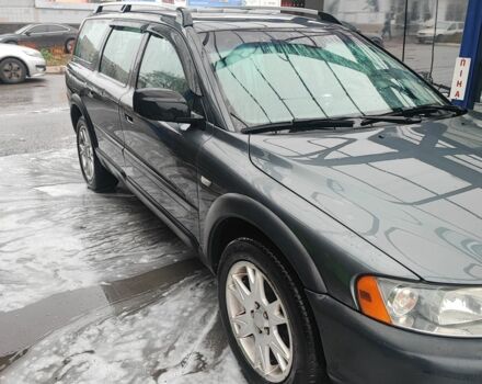 Серый Вольво ХС70, объемом двигателя 2.4 л и пробегом 289 тыс. км за 5100 $, фото 2 на Automoto.ua